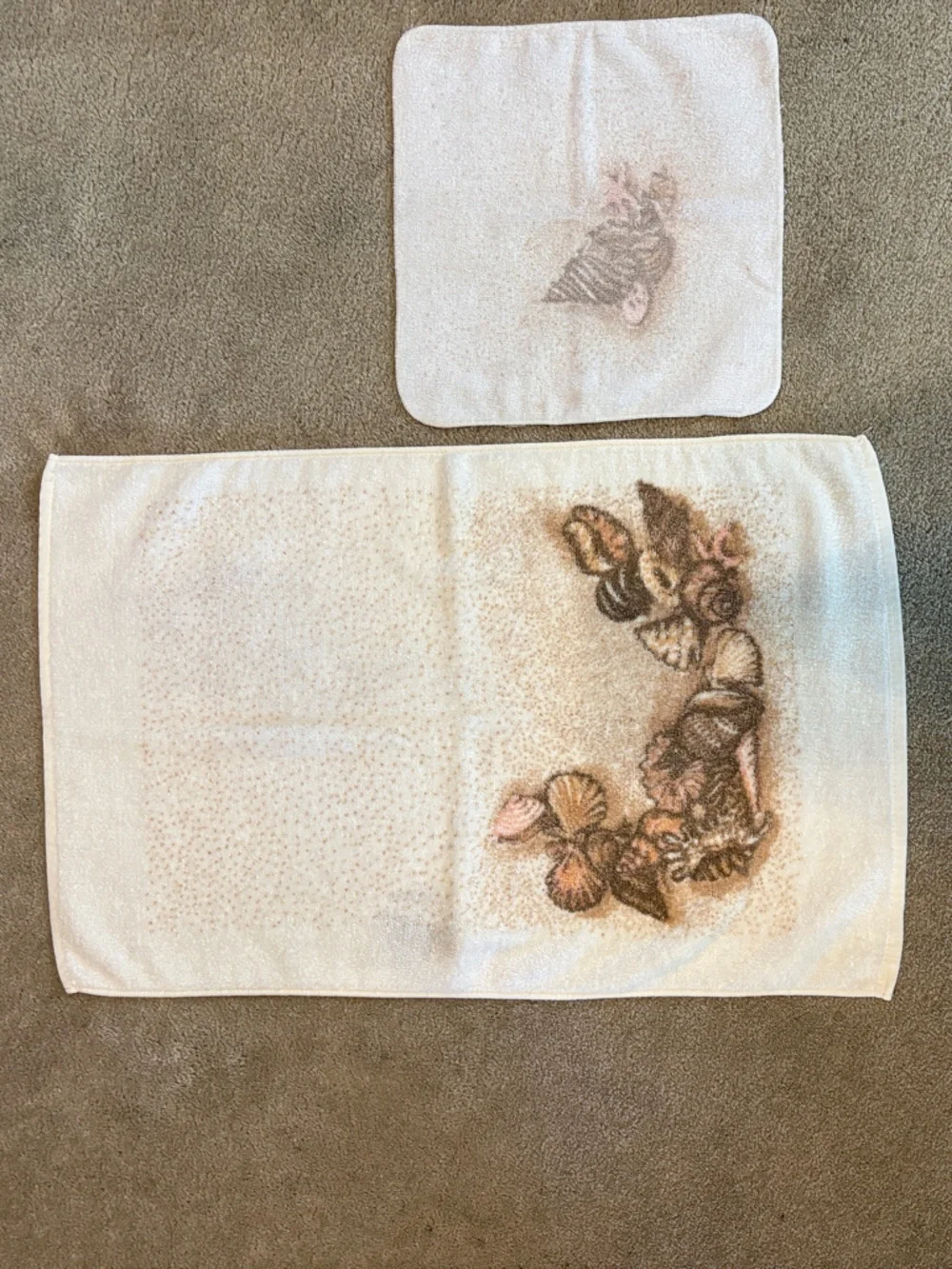 Vintage Springmaid Hand Towel Cream Brown Shell Design